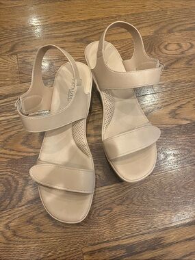 Patrizia 42 Women's Beige Comfort Sandals